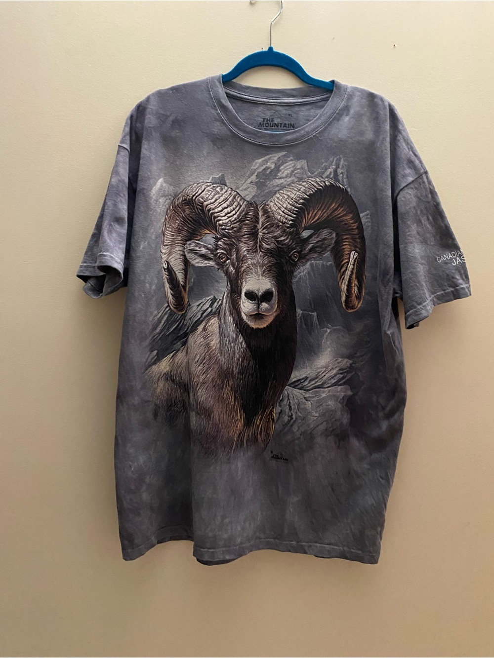 Jasper Canada womens Crewneck T-Shirt with big horn sheep motif